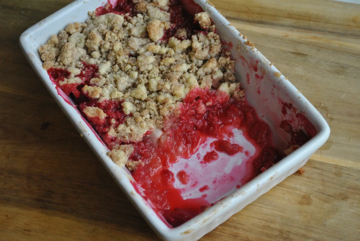Apple and raspberry crumble recipe - 4
