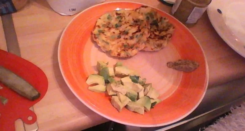 Quick Corn and Green Bean patties with an avocado salad