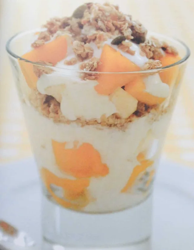 Fruity yogurt with granola
