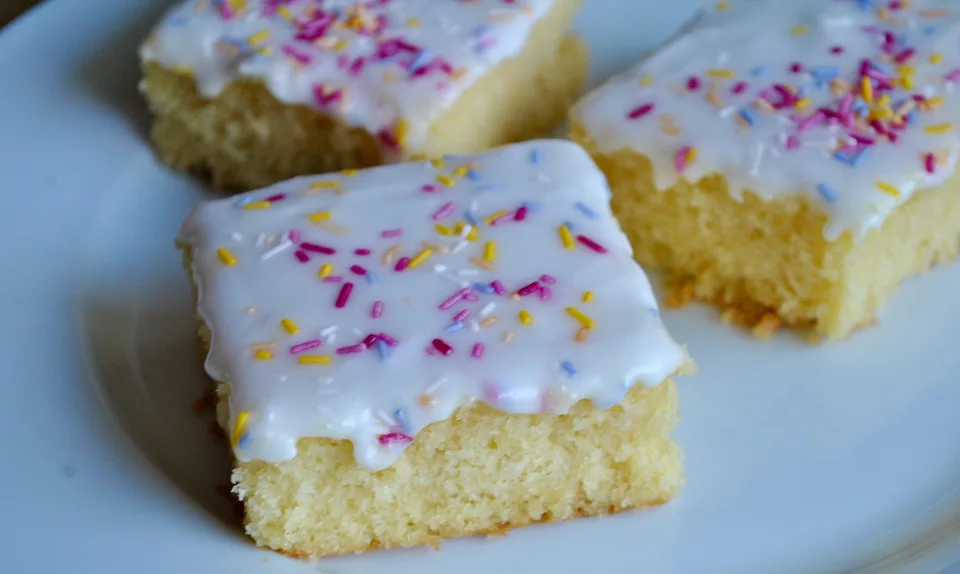 School Dinner Cake sprinkle recipe - 1