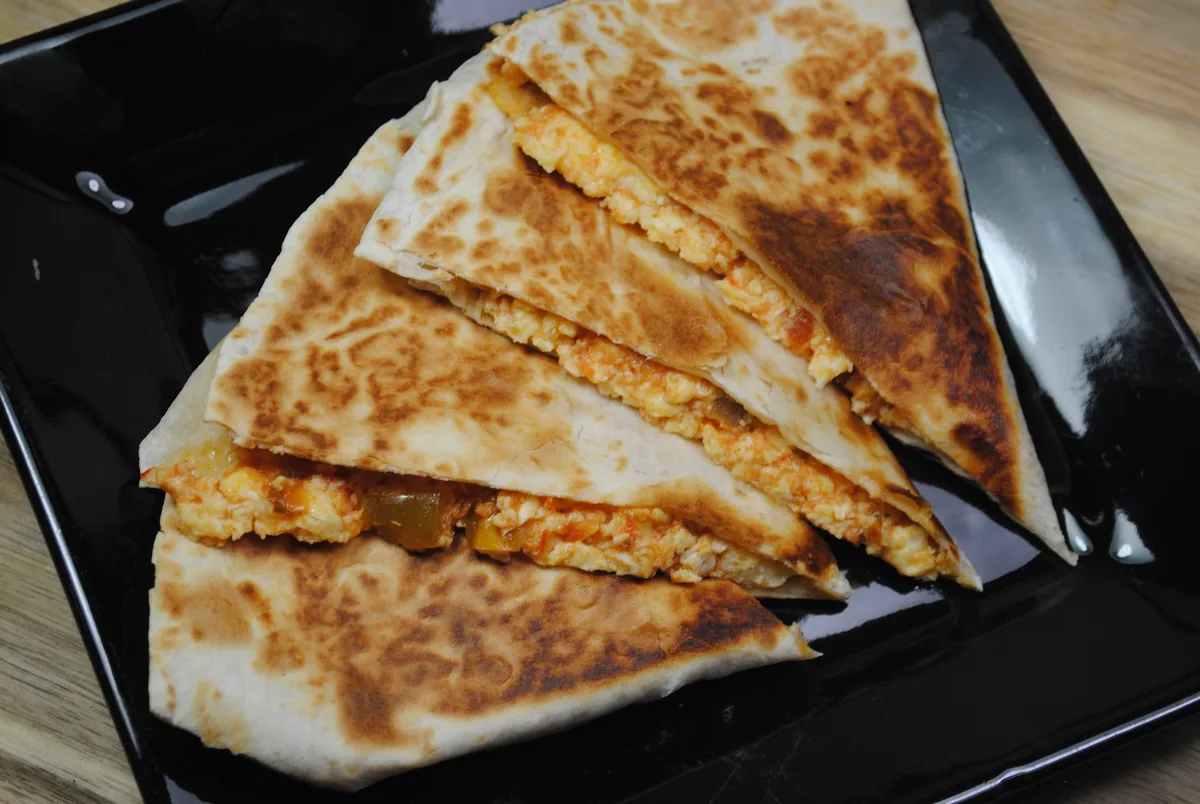 Vegetarian egg and salsa breakfast quesadilla recipe - 1