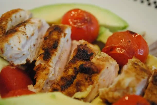 Cumin chicken and avocado salad