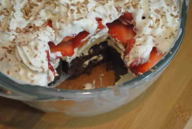 strawberry brownie trifle 4