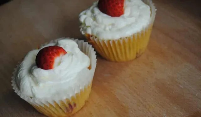 Strawberry and Cream Cupcakes Recipe