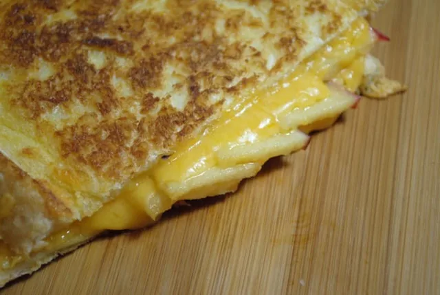 Melting cheddar cheese and apple toastie recipe