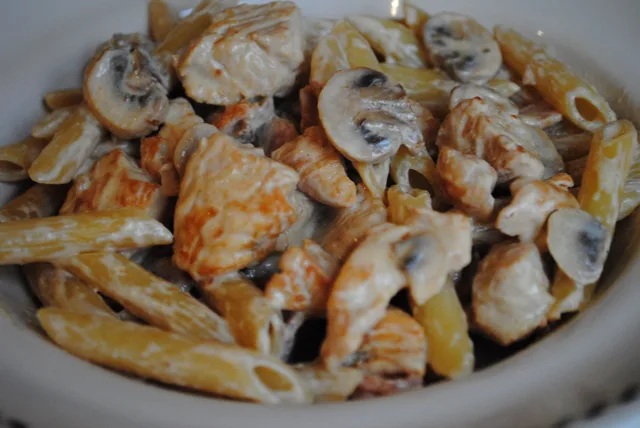 Creamy chicken, bacon and mushroom pasta recipe