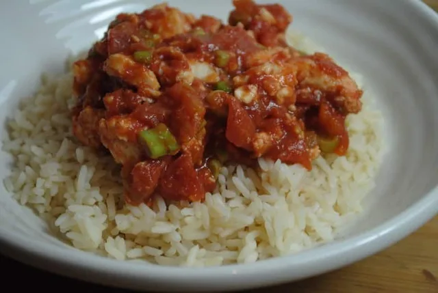 Fish in tomato and spring onion sauce