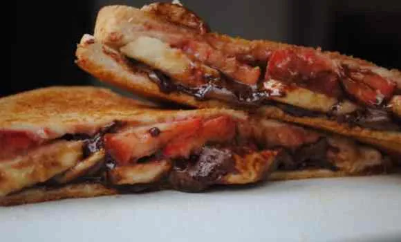 nutella strawberry toastie
