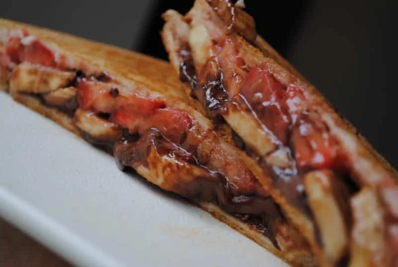banana nutella strawberry toastie